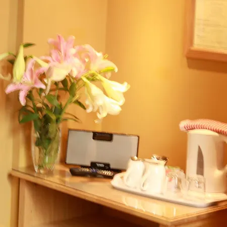 Guest house Brentwood 4*