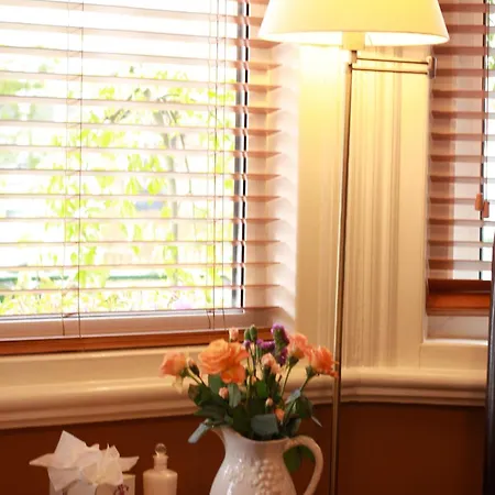 Guest house Brentwood