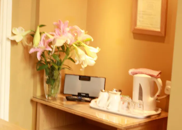 Guest house Brentwood 4*