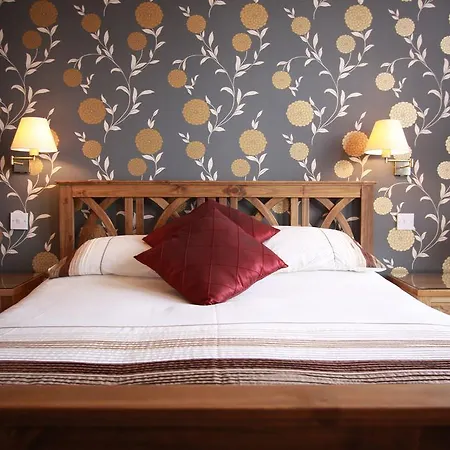 Brentwood Guest house 4*