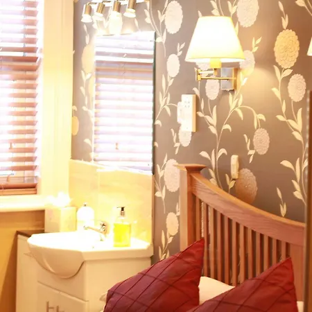 Brentwood Guest house 4*